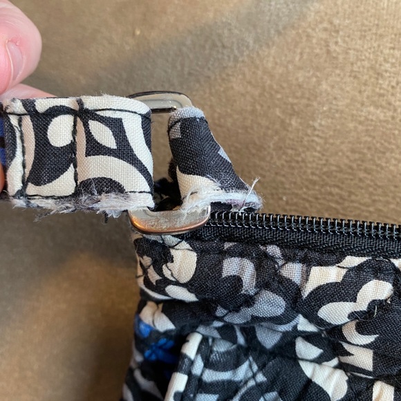 Vera Bradley medium cross body purse - Picture 2 of 6